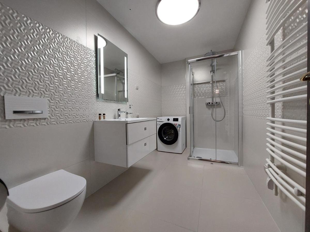 Hotel Szatmari & Etterem ยาสซ์แบร์รีนย์ ภายนอก รูปภาพ